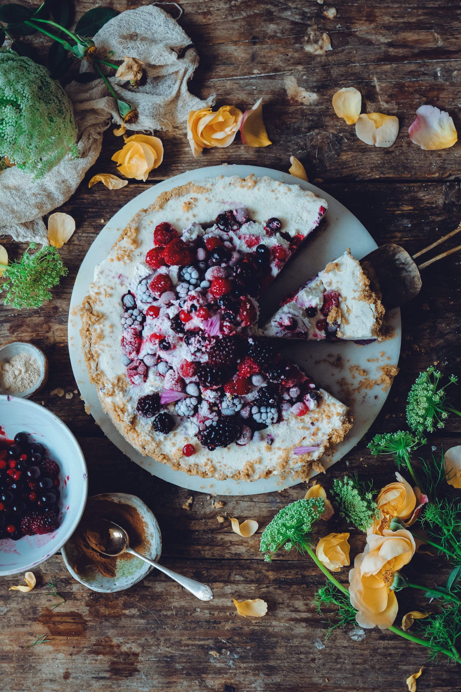 RAW BERRY CHEESECAKE Pie